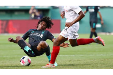 リヴァプールの18歳を破壊…ひどすぎる「悪質タックル」がこれ 画像