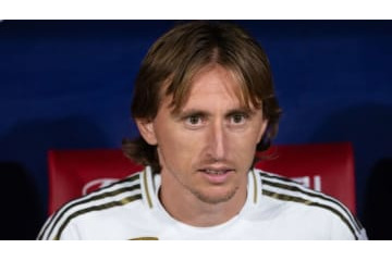 モドリッチがキスしまくる「謎儀式」がこれ 画像