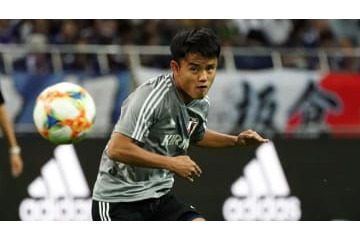 久保建英vs堂安！日本代表の練習でやった「鬼シュート」がこれ 画像