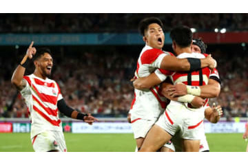 サッカー好き加藤浩次も仰天した「ラグビー日本代表の超キックパス」がこれ 画像