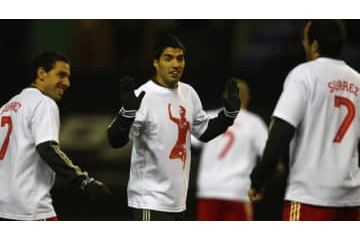 スアレス支持Tシャツ、Gジョンソンもエヴラに謝罪する 画像