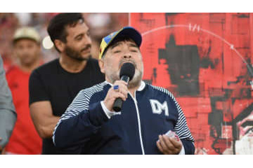 今は敵なのに…！マラドーナ監督が受けた「至高のおもてなし」がこれ 画像