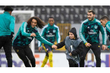 素敵な振る舞い！アーセナル「ボールボーイとのロンド」がこれ 画像