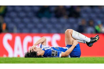 中島翔哉、ぶっ倒される…「絶対痛い悶絶タックル」がこれ 画像