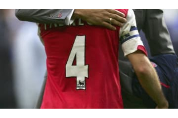 なんで？背番号「4」を付ける10名の“攻撃的”サッカー選手 画像
