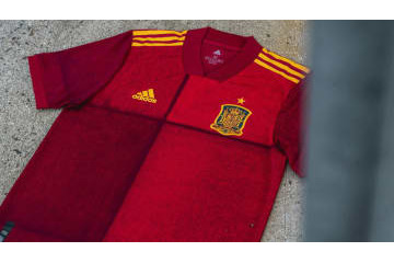 スペイン代表、EURO2020に向けた新ユニフォームを発表！デザインは「国旗」 画像