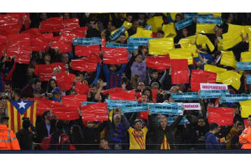 クラシコ、スタンドに掲げられた「衝撃バナー」がこれ 画像