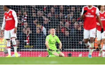 アーセナルGKレーノ、ダービーで辛いミス…逆転負けに繋がった場面がこれ 画像