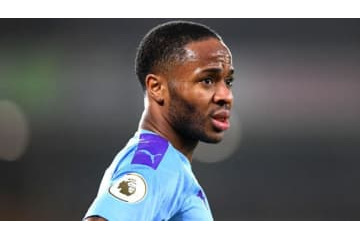 スターリング、頭部にボールを食らって吹っ飛ぶ 画像