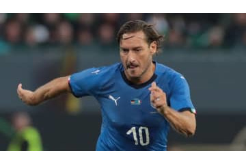 43歳の王子トッティがやばい！信じられない「衝撃フリーキック」がこれ！ 画像