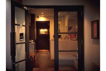 小籠包の店に入ると、やっと入り口に辿り着く！銀座で人気の隠れ家鮨を発見 画像