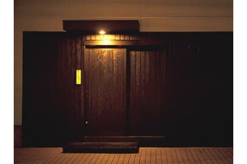 西麻布の住宅街に〝ひと口で頂く〟焼き鳥店がひっそりと誕生していた 画像