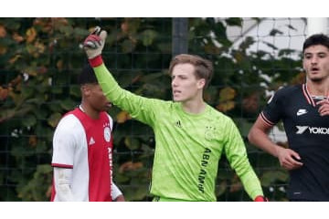 これは神采配！PK戦で投入の18歳GK、PK3本止めて自らPK蹴り込む 画像