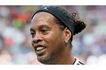 逮捕のロナウジーニョ、囚人サッカーでの「初ゴール」がこれ(動画あり) 画像