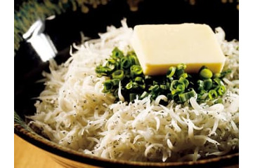 素材を極めることでシンプルを極めた“しらすバター丼”が本気で旨い！ 画像