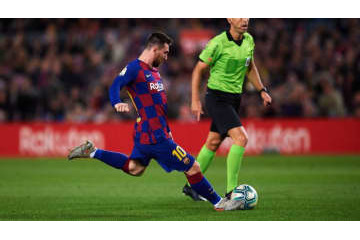 メッシ、今季の「冴え渡るフリーキック弾4発」を目に焼き付ける 画像