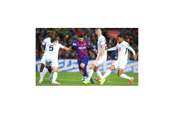 見るとサッカーしたくなる！ラ・リーガ公式渾身の「股抜きプレー集」がアツい