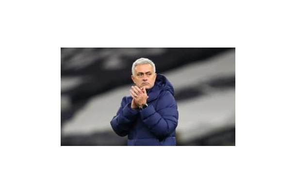 モウリーニョ監督、ブランド物買いまくって荷物に苦戦