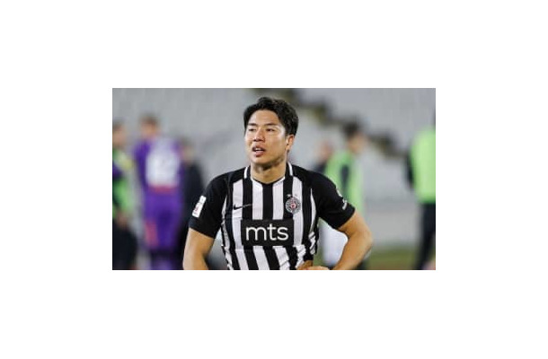 浅野拓磨、早くも今季10点目！飛び出しからゴール左隅に沈める