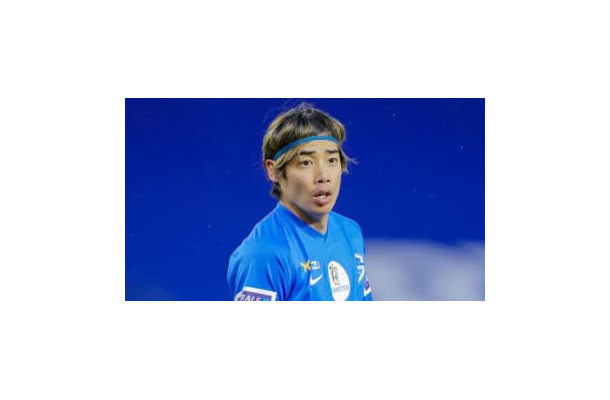 伊東純也、今季5点目は伝家の宝刀「爆速裏抜け」ゴール