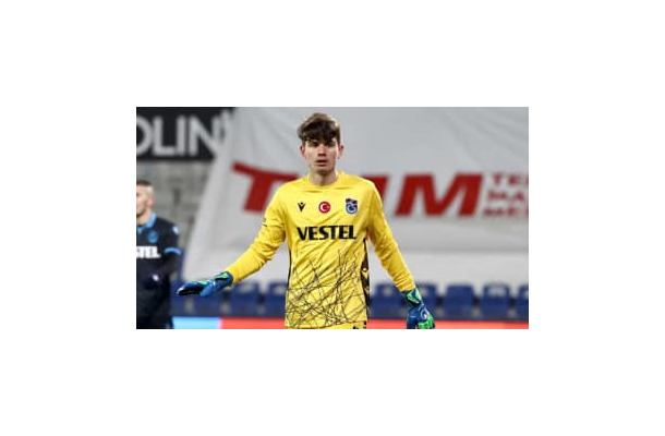 18歳の高校生GK、トルコ王者を無失点封殺！大人をあざ笑う足技もすごい