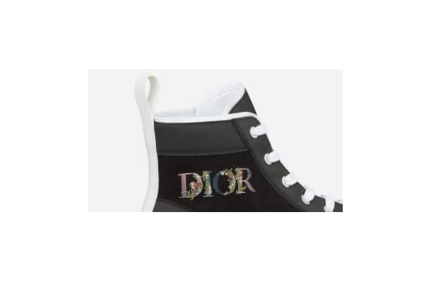 「花びらカワイイっしょ」 内田篤人、土居聖真と買いに行った“DIOR スニーカー”の値段がスゴい