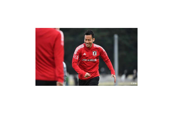 日本代表DF吉田麻也が朝に飲み続けてる「特製ジュース」が判明