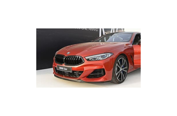 ミラン、BMWとパートナー契約！赤黒のマシンがクール