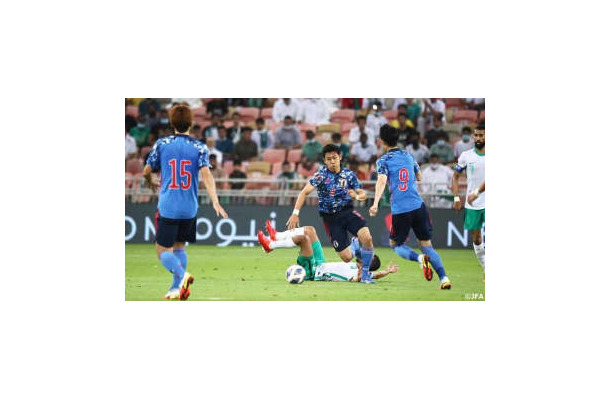 日本代表、サウジに0-1敗戦…五分の展開から柴崎の痛恨ミスで決勝点を許す