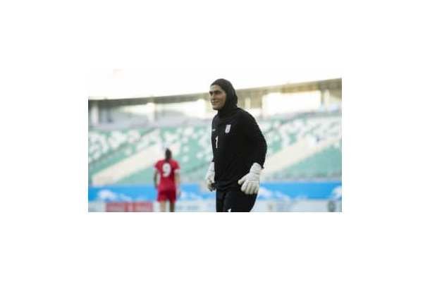 対戦相手に性別を疑われたイラン女子GK、女性だと証明される