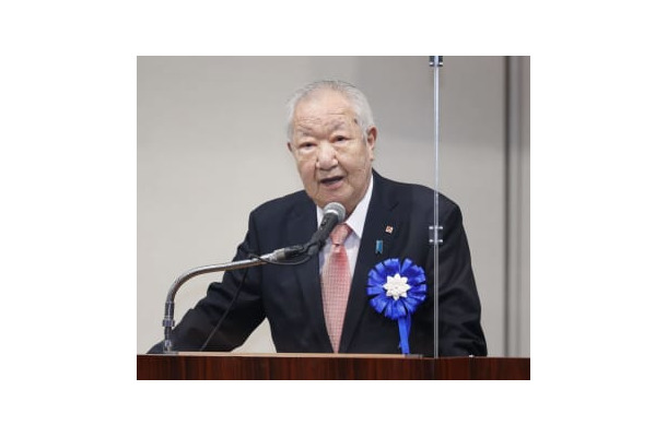 北朝鮮による拉致被害者の帰国を求める「国民大集会」で話す、被害者家族会の代表飯塚繁雄さん＝11月13日、東京都千代田区