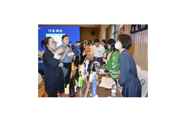 今年5月、中国貴州省貴陽市で開かれた日本酒をPRするイベント（共同）