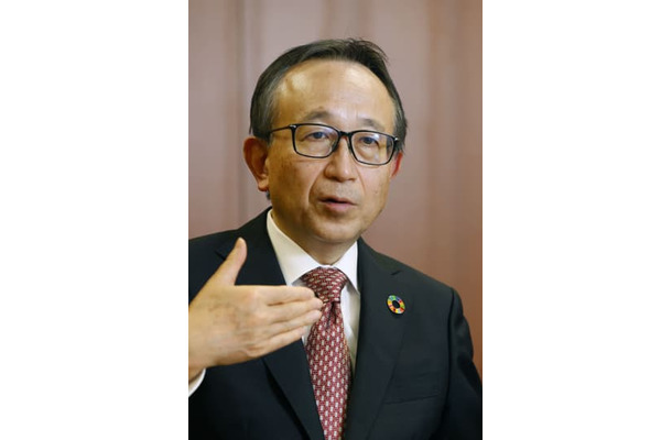 インタビューに答える三菱UFJフィナンシャル・グループの亀澤宏規社長