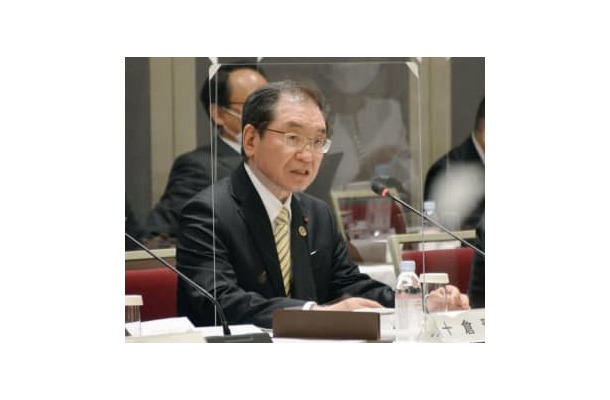 自民党の茂木幹事長らとの会談であいさつする経団連の十倉雅和会長＝11日午前、東京都千代田区（代表撮影）