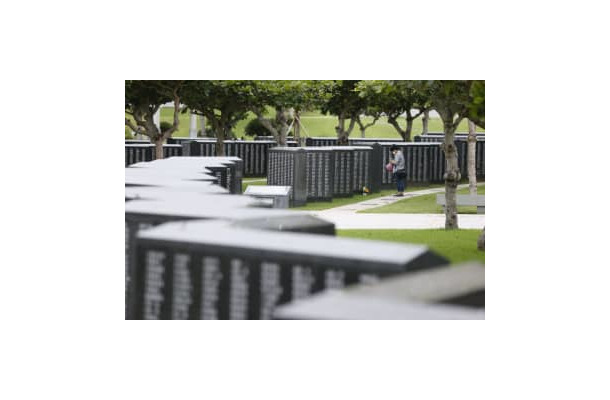 沖縄戦犠牲者の名が刻まれた「平和の礎」＝沖縄県糸満市の平和祈念公園