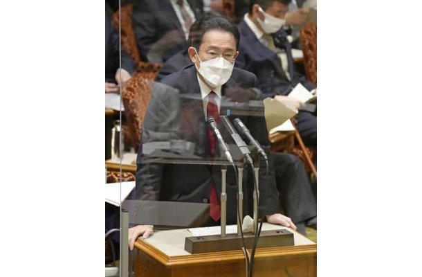 参院予算委で答弁する岸田首相＝25日午前