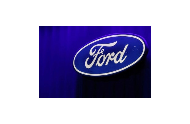 フォード・モーターのロゴ（ロイター＝共同）