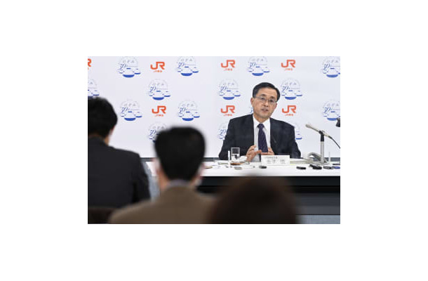 記者会見するJR東海の金子慎社長＝9日午後、名古屋市中村区