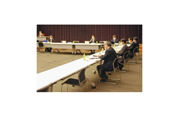 政府の新型コロナウイルス感染症対策分科会＝11日午前、東京都千代田区