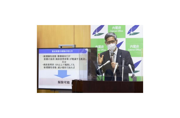 新型コロナウイルス感染症対策分科会の会合後、記者会見する尾身茂会長＝11日午後、東京・永田町