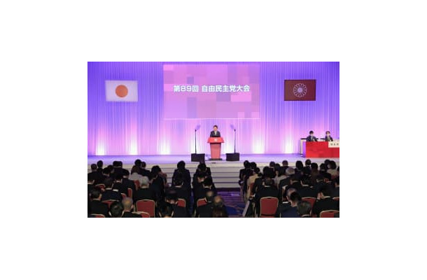 東京都内のホテルで開催された自民党大会＝13日午前