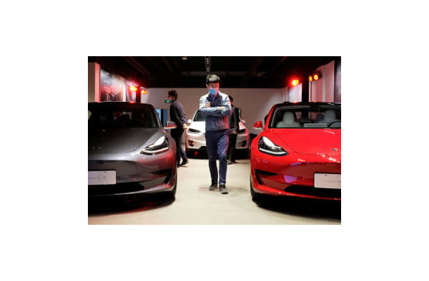 テスラの車両＝2020年5月、中国・上海（ロイター＝共同）