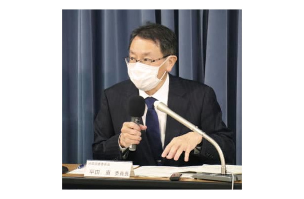 記者会見する地震調査委員会の平田直委員長＝17日午後、文科省
