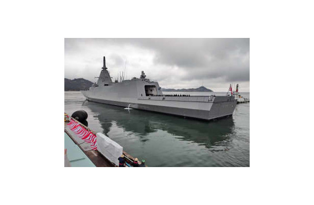 就役した海上自衛隊の新型護衛艦、FFM「くまの」＝22日午後、岡山県玉野市