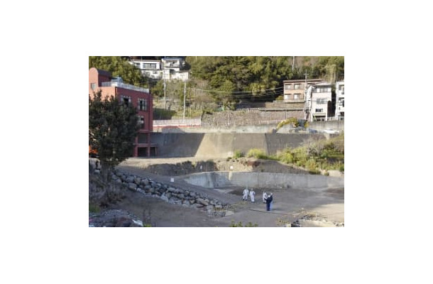 昨年7月の大規模土石流で被災した静岡県熱海市の現場＝2月