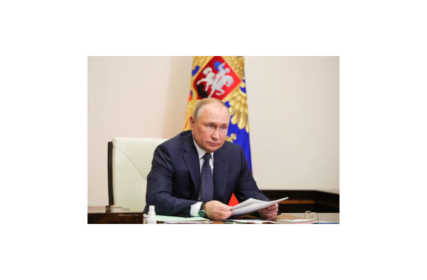 会議に臨むロシアのプーチン大統領＝31日、モスクワ（タス＝共同）