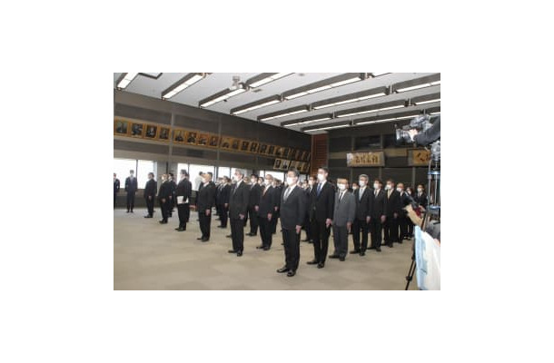 警視庁の組織犯罪対策部再編に伴う発足式に臨む幹部ら＝1日午後、警視庁