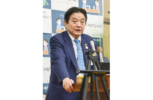 名古屋市役所で記者会見する河村たかし市長＝3月