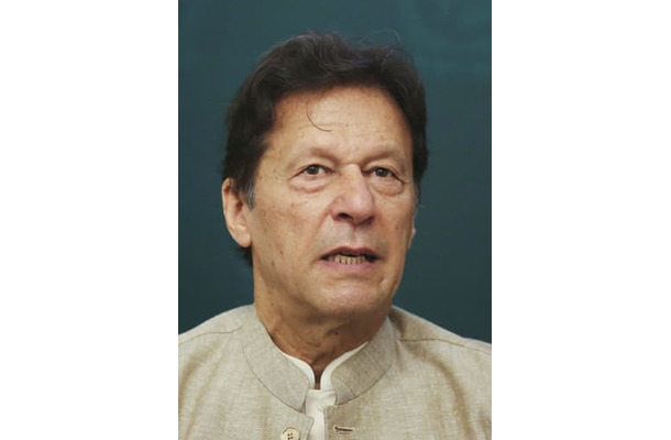 パキスタンのカーン首相（ロイター＝共同）