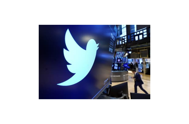 ツイッターのロゴ＝2021年11月、ニューヨーク証券取引所（AP＝共同）